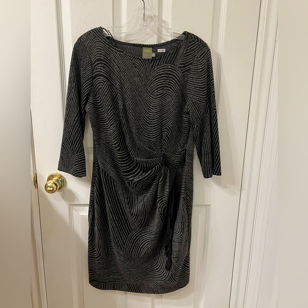 Dress Taylor size 12 Grey